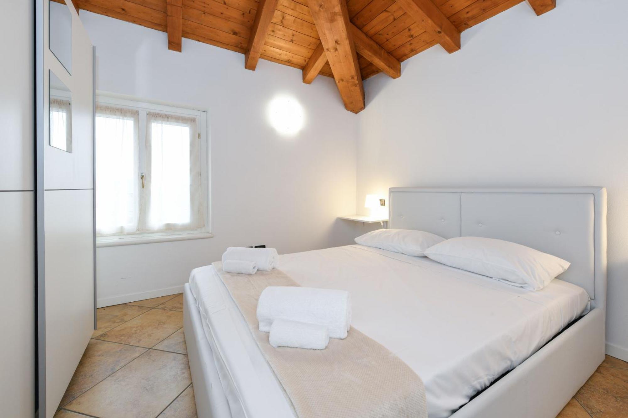 Wendy Apartment- Twobedroom & Pool & Parkprivatefree & Sports Desenzano del Garda Kültér fotó